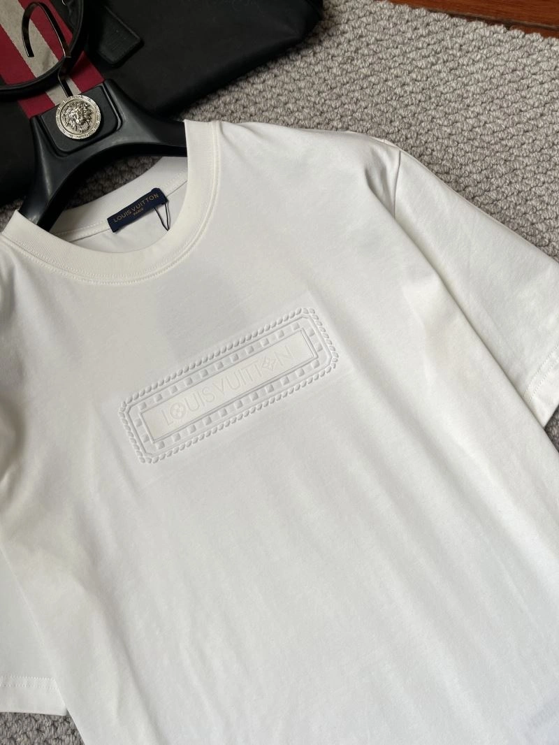 Compact Louis Vuitton T-Shirts 135713