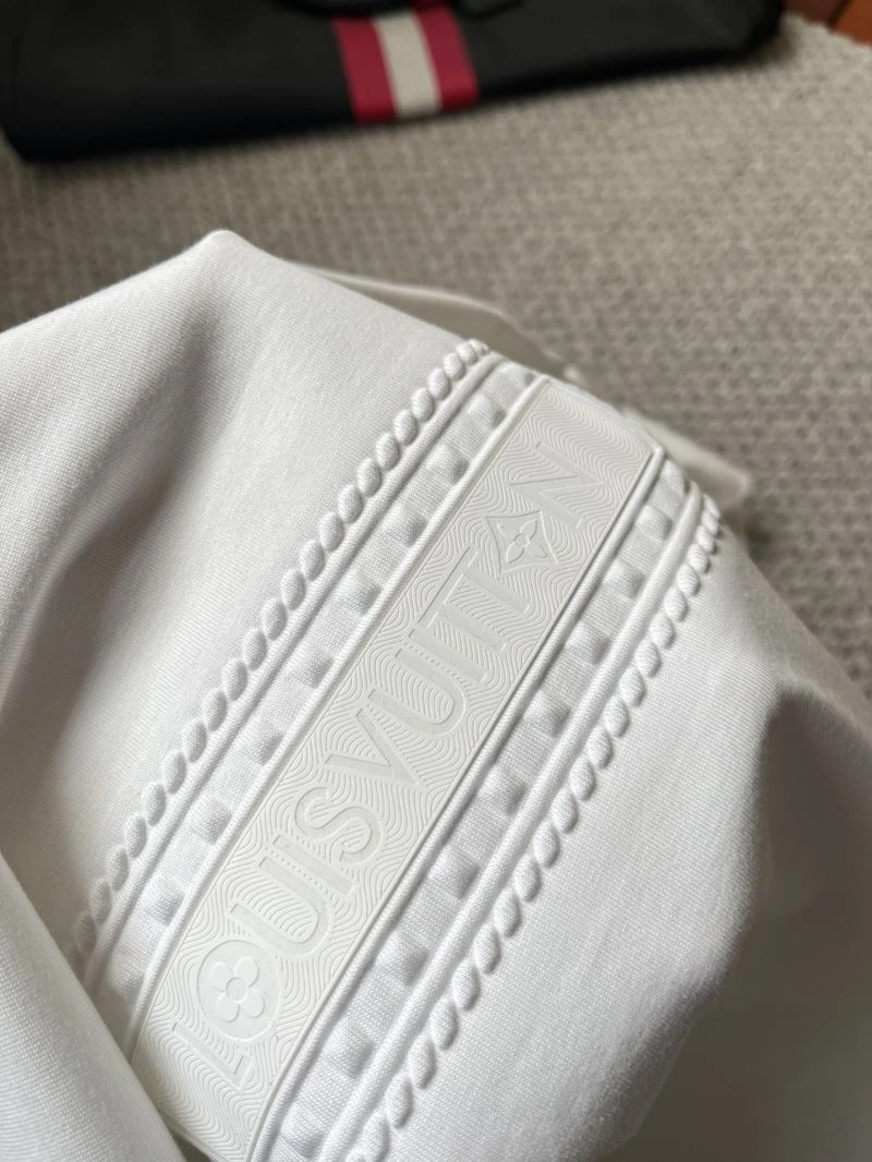 Compact Louis Vuitton T-Shirts 135713