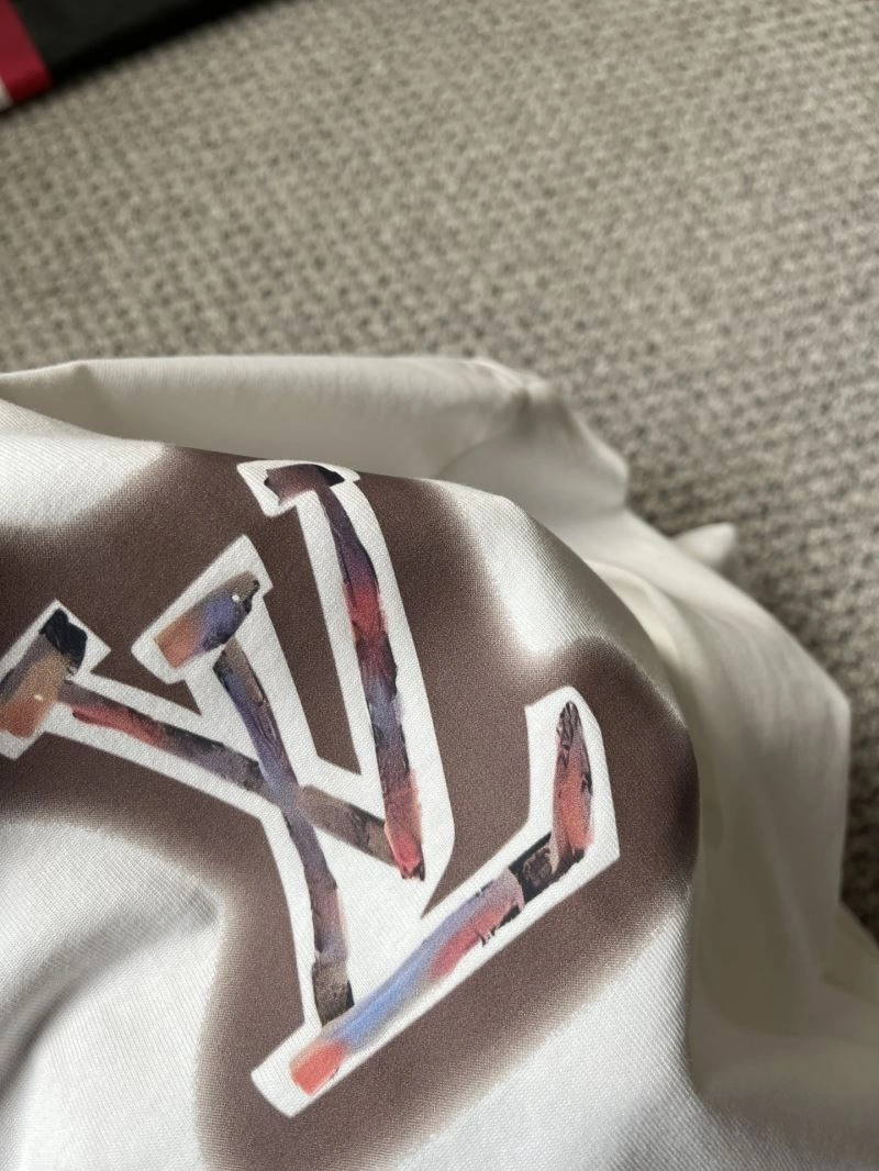 Original Louis Vuitton T-Shirts 135711