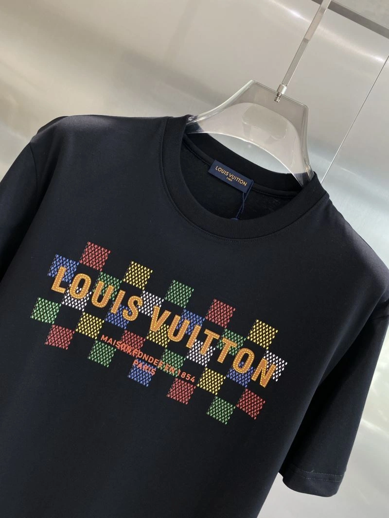 Sustainable Louis Vuitton T-Shirts 135691