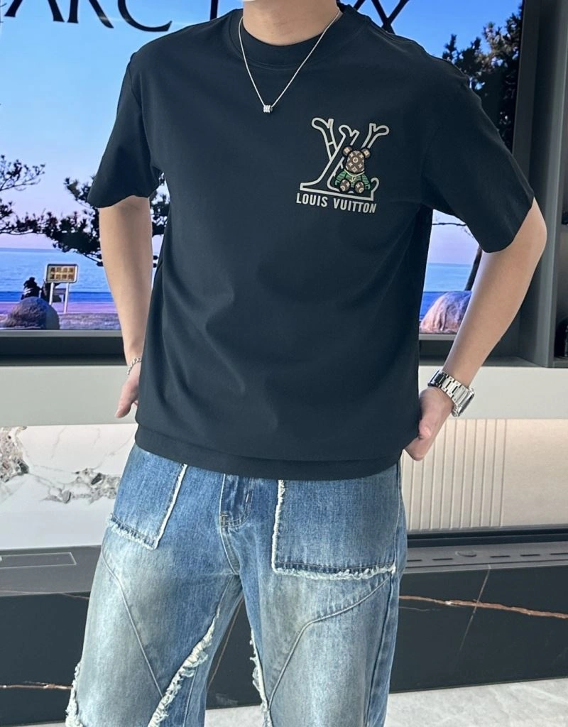 AllSeason Louis Vuitton T-Shirts 135690