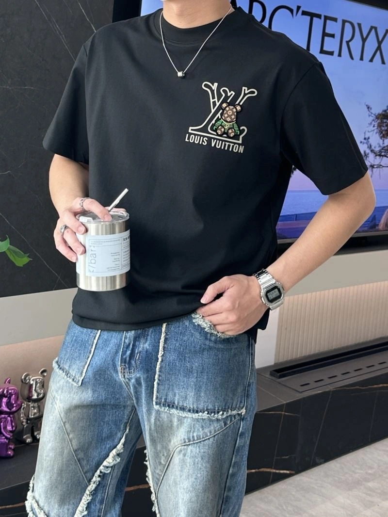 AllSeason Louis Vuitton T-Shirts 135690