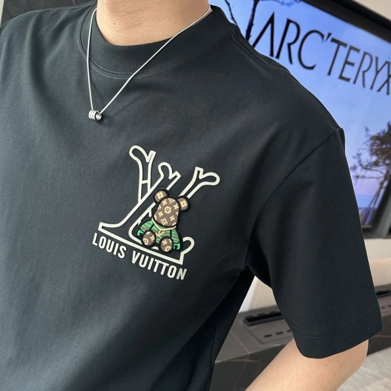 AllSeason Louis Vuitton T-Shirts 135690