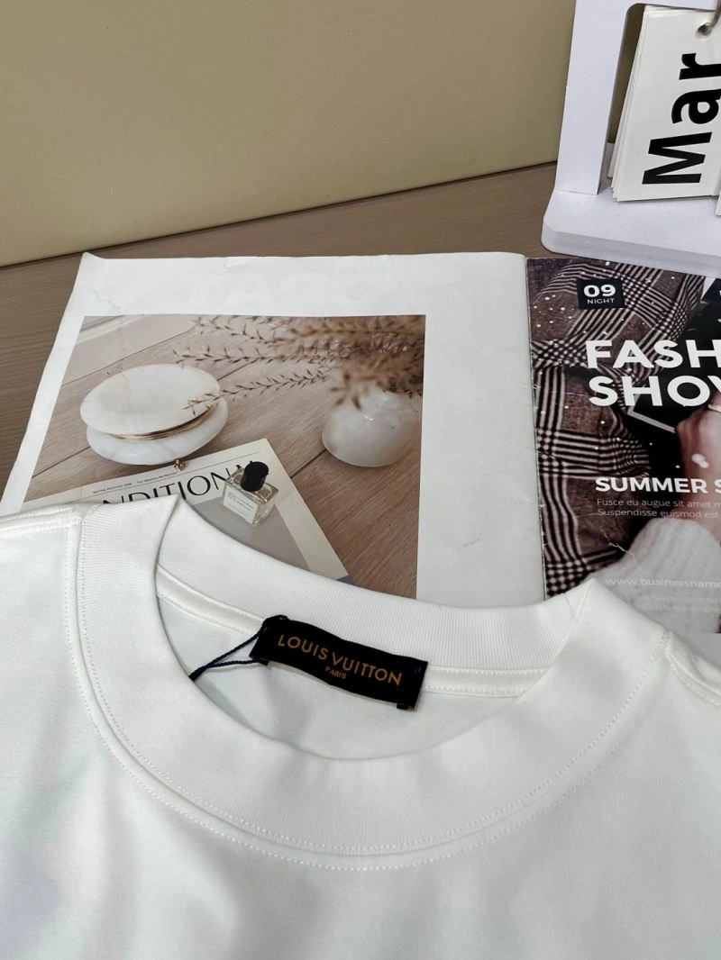 Contemporary Louis Vuitton T-Shirts 135708