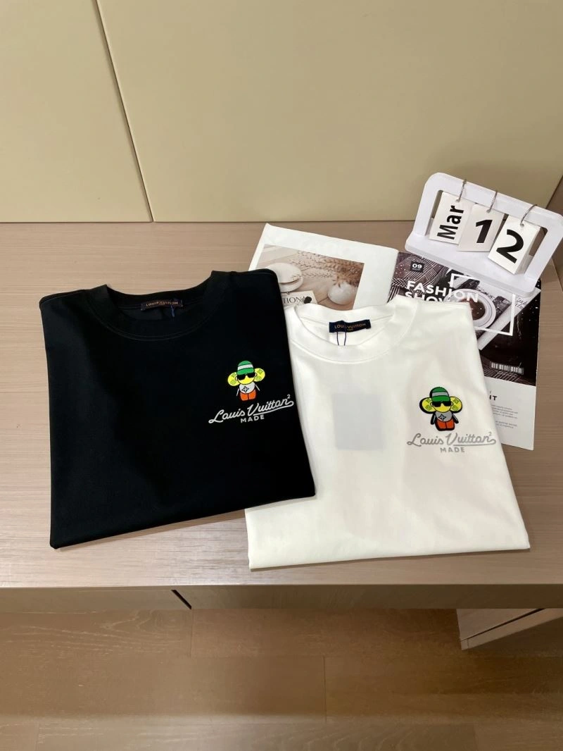 Louis Vuitton T-Shirts Snug 135704