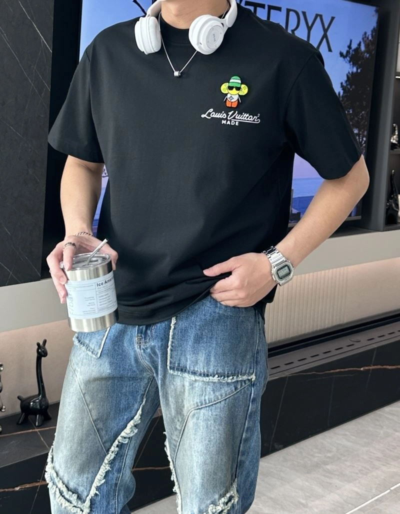 Louis Vuitton T-Shirts Snug 135704