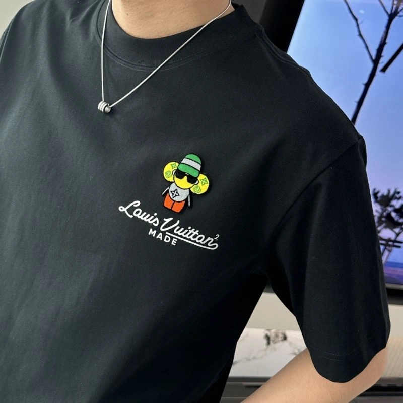 Louis Vuitton T-Shirts Snug 135704