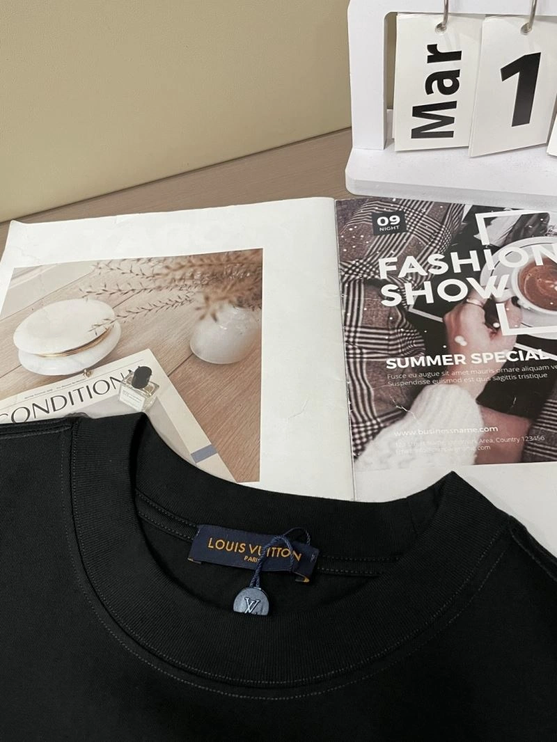 Louis Vuitton T-Shirts Snug 135704