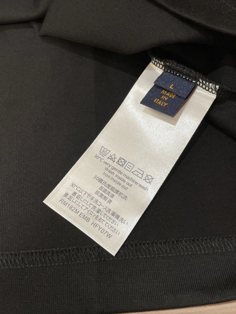 Tailored Louis Vuitton T-Shirts 135697
