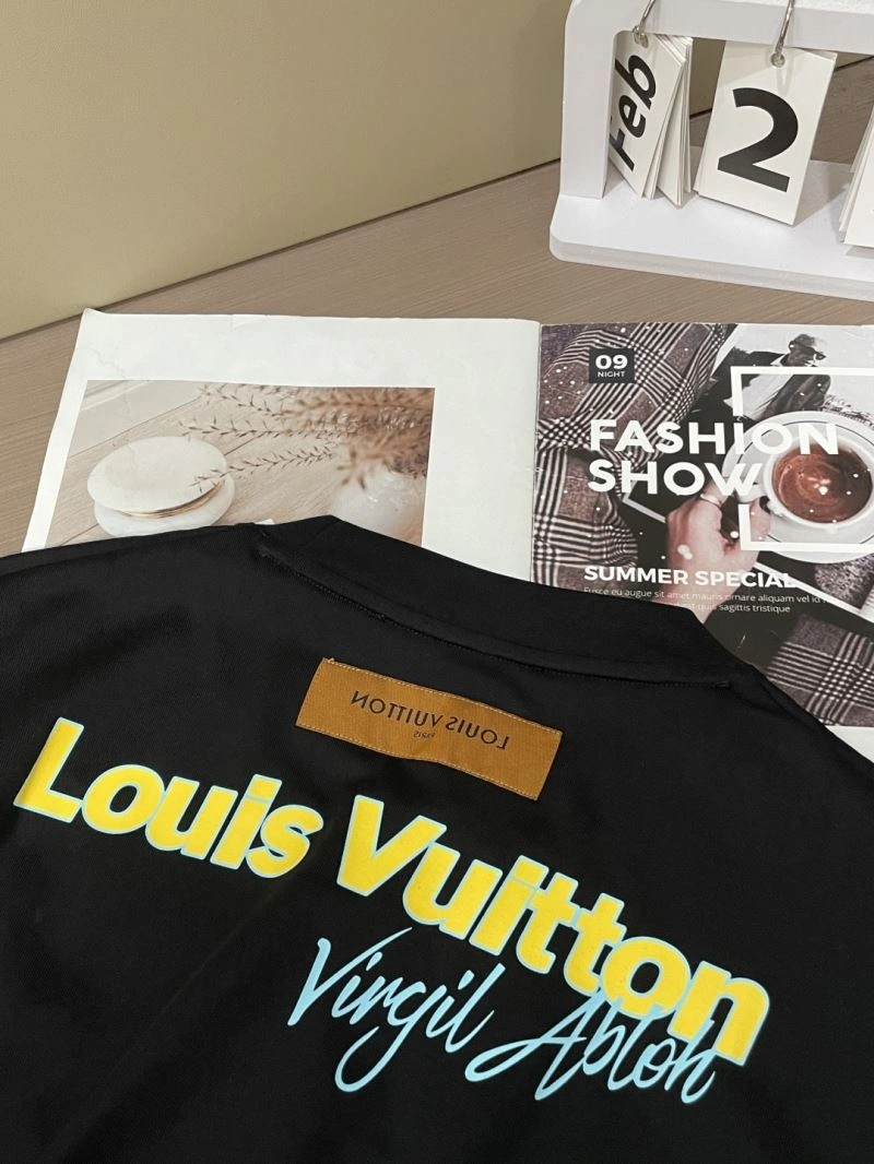 Tailored Louis Vuitton T-Shirts 135697