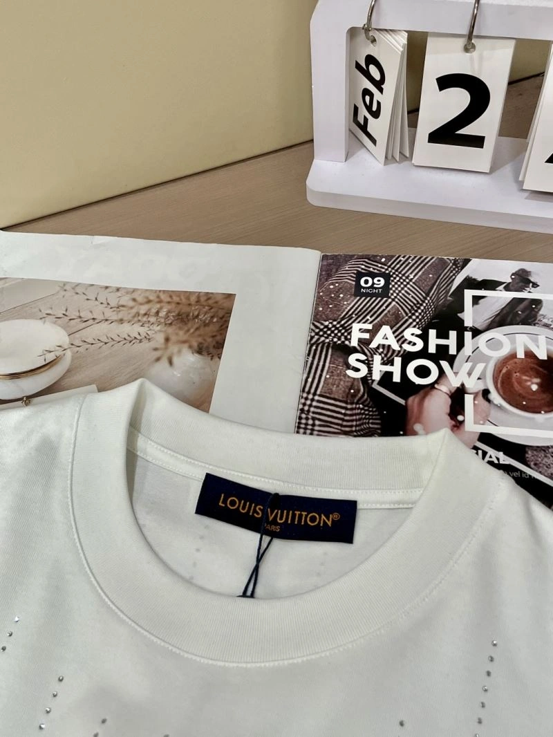Louis Vuitton T-Shirts WellDesigned 135683