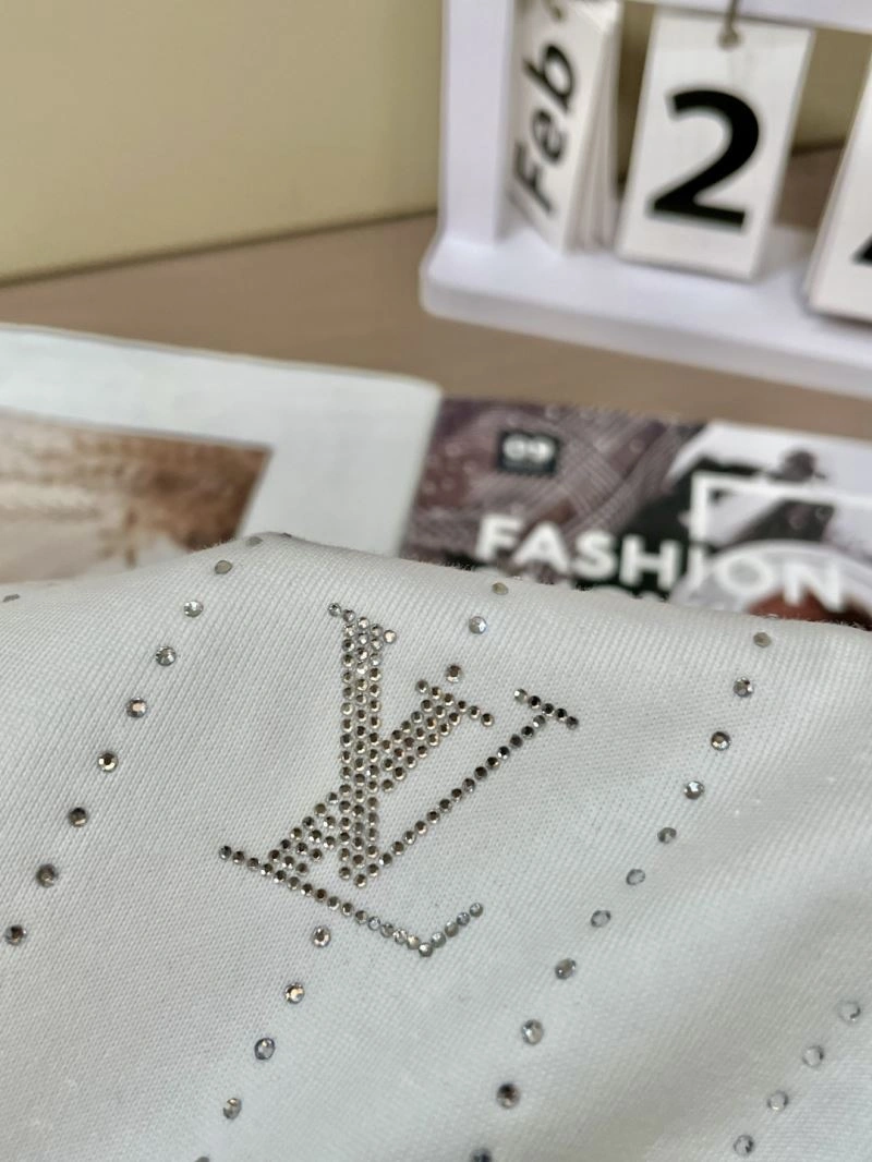 Louis Vuitton T-Shirts WellDesigned 135683