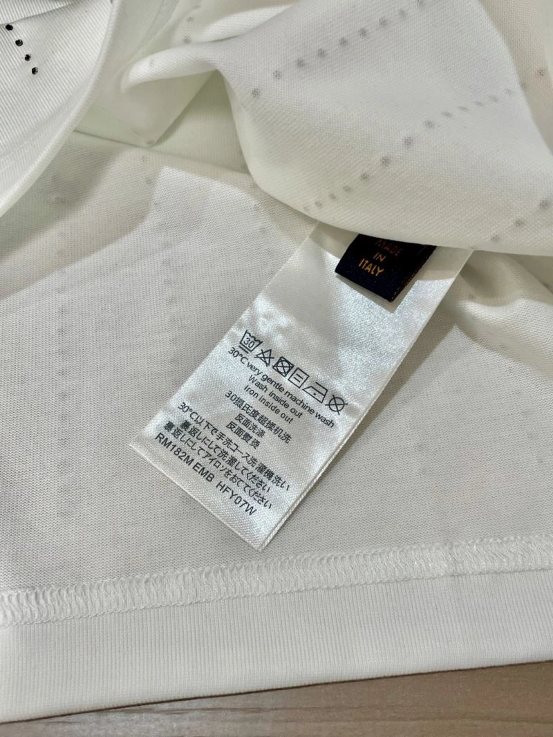 Louis Vuitton T-Shirts WellDesigned 135683