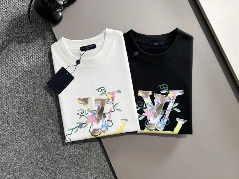 Versatile Louis Vuitton T-Shirts 135696