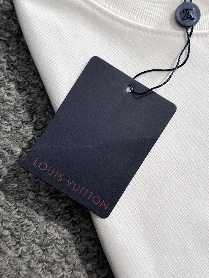Versatile Louis Vuitton T-Shirts 135696