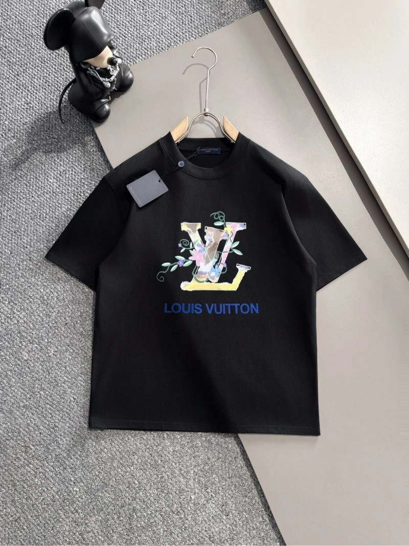 Versatile Louis Vuitton T-Shirts 135696