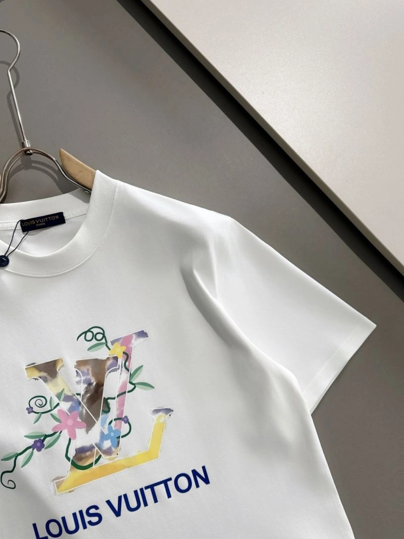 Versatile Louis Vuitton T-Shirts 135696