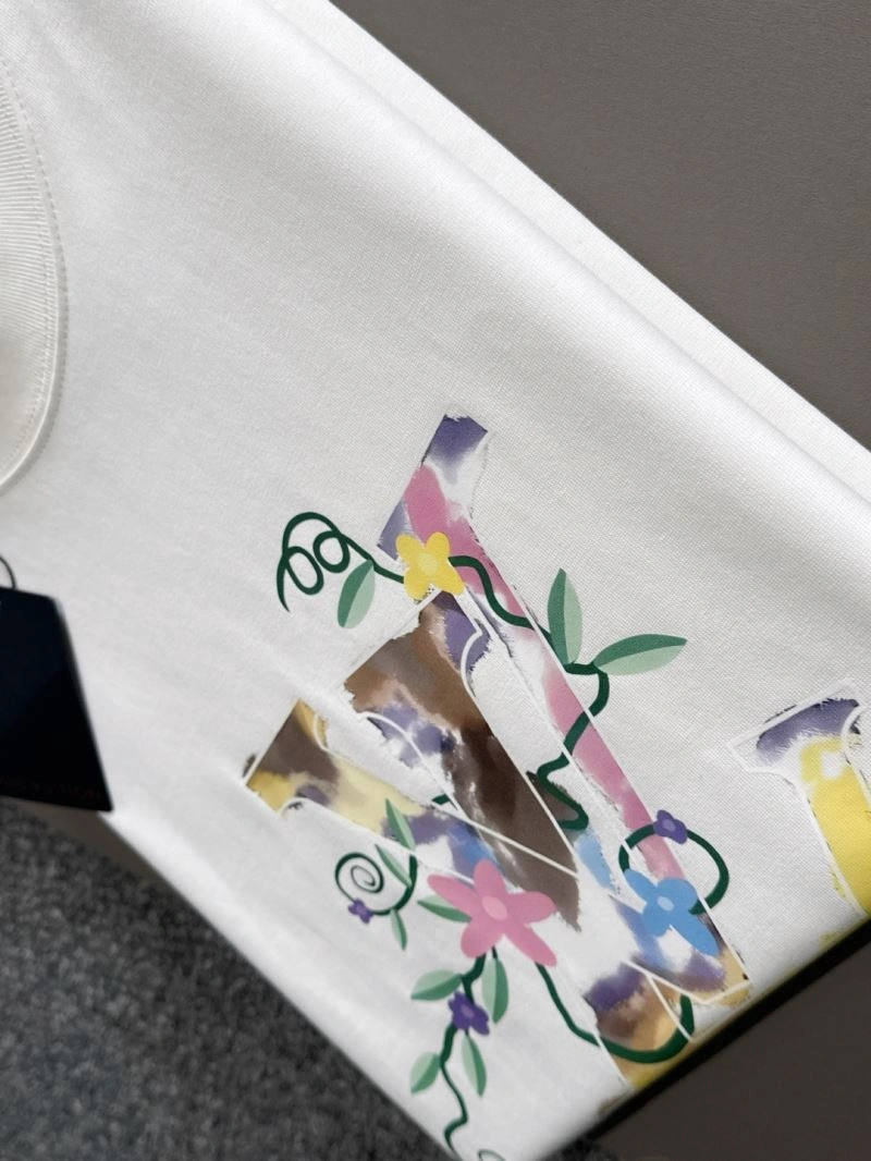 Versatile Louis Vuitton T-Shirts 135696