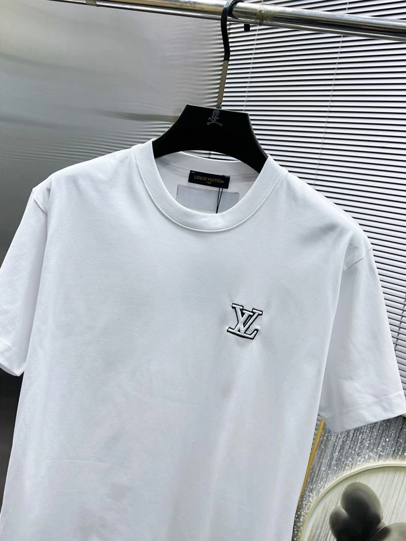 Louis Vuitton T-Shirts Snug 135705