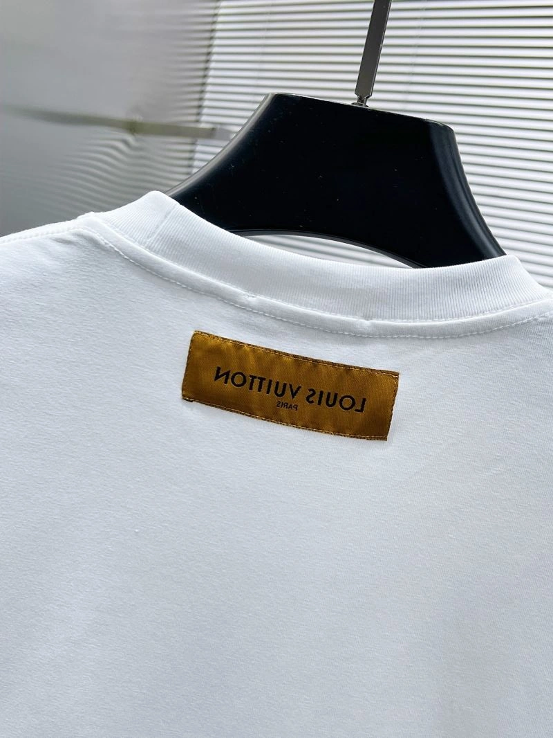Louis Vuitton T-Shirts Snug 135705