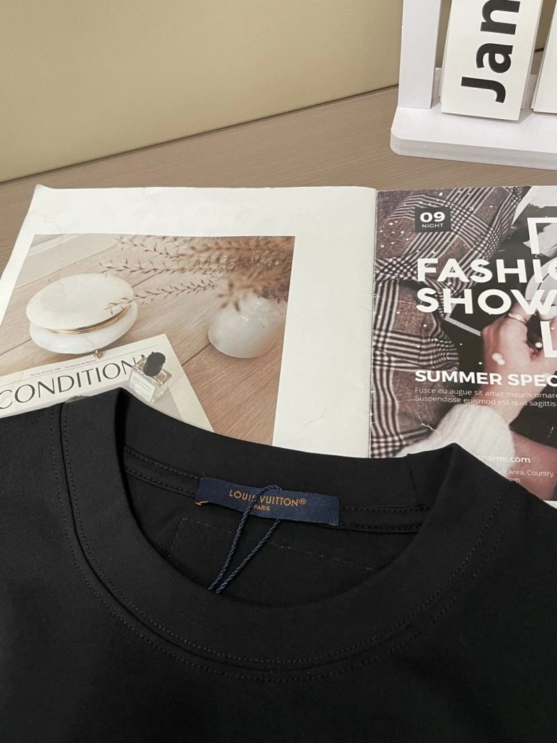 Louis Vuitton T-Shirts Minimalist 135675