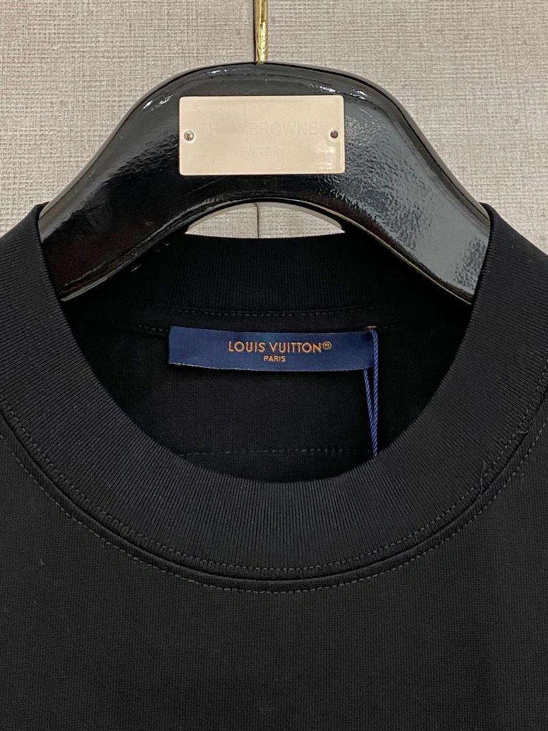Louis Vuitton T-Shirts Elegant 135668