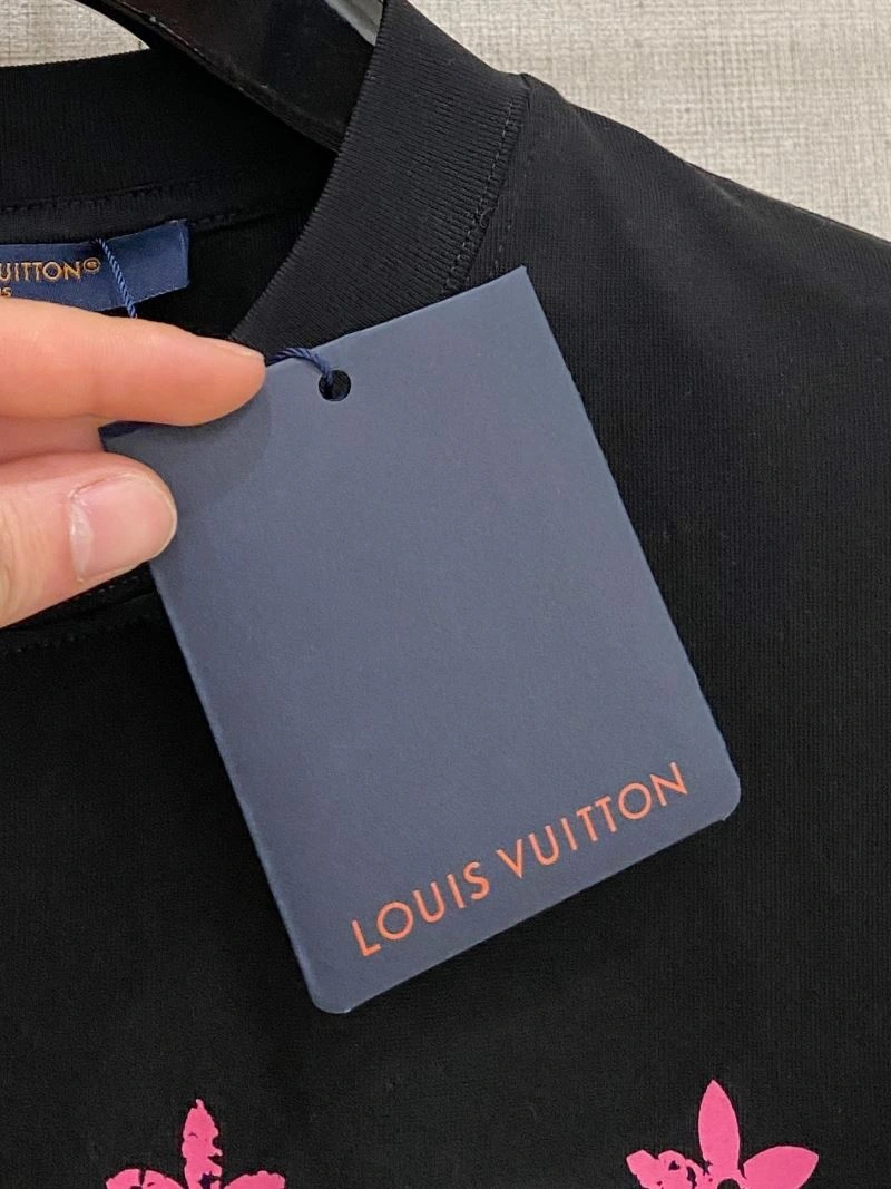 Louis Vuitton T-Shirts Elegant 135668