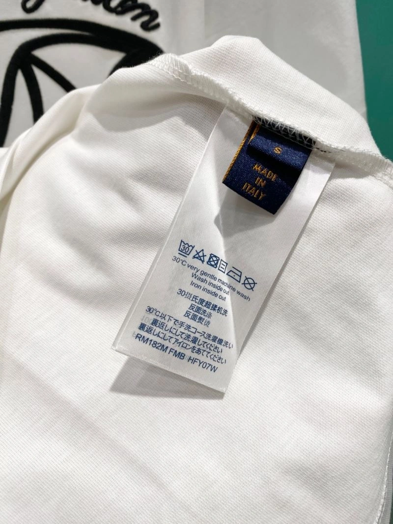 Packable Louis Vuitton T-Shirts 135641