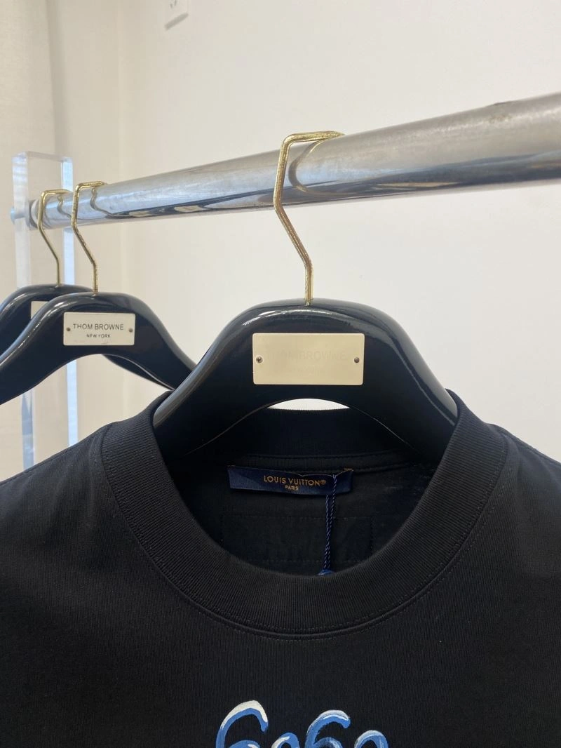 Breathable Louis Vuitton T-Shirts 135658