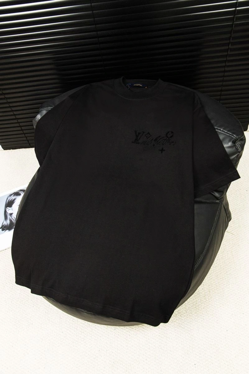 Louis Vuitton T-Shirts Youthful 135605