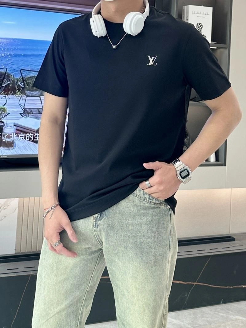 Fashionable Louis Vuitton T-Shirts 135586