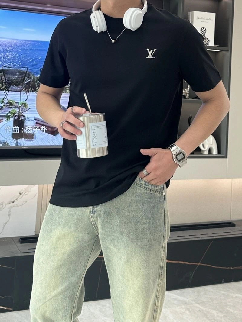 Fashionable Louis Vuitton T-Shirts 135586