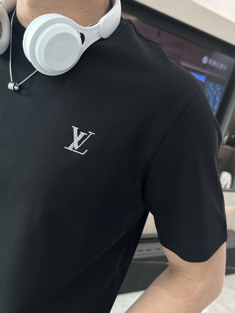Fashionable Louis Vuitton T-Shirts 135586