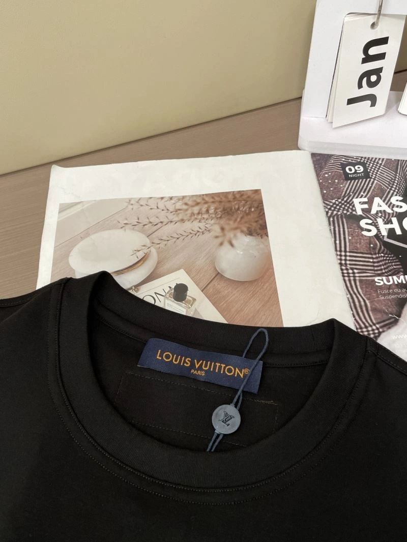 Fashionable Louis Vuitton T-Shirts 135586