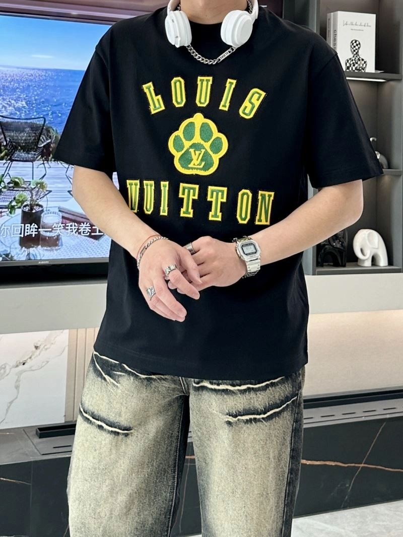 Louis Vuitton T-Shirts Sleek 135585