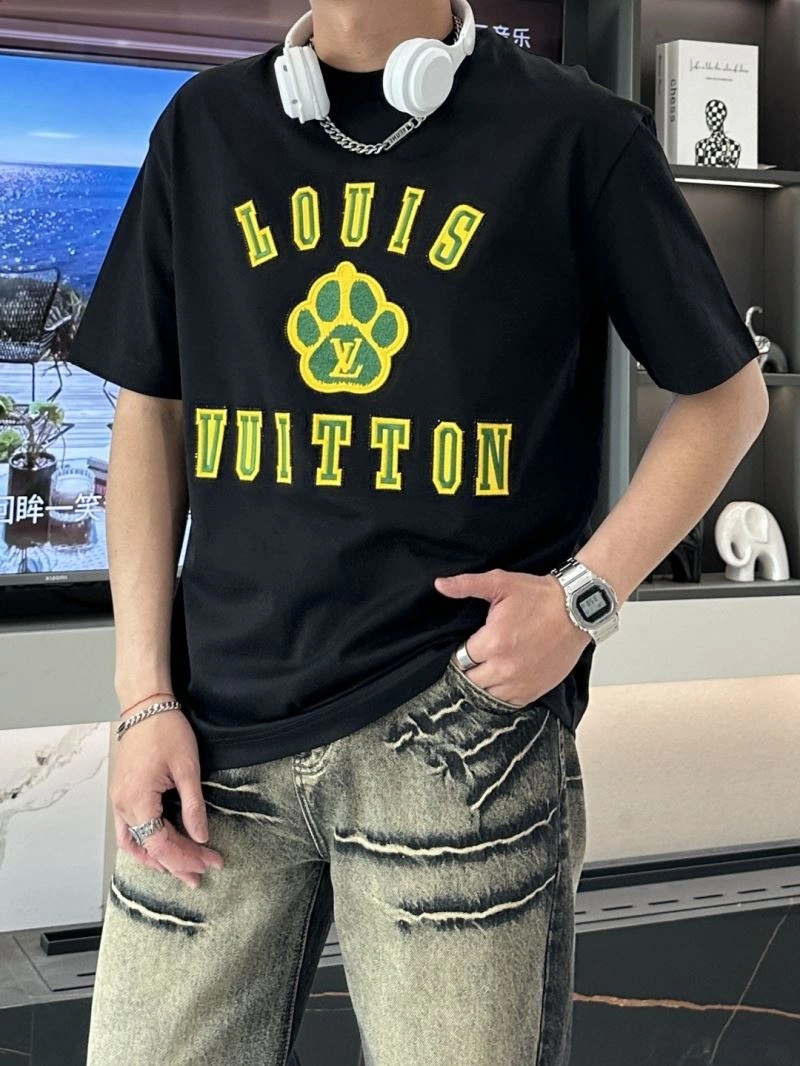 Louis Vuitton T-Shirts Sleek 135585