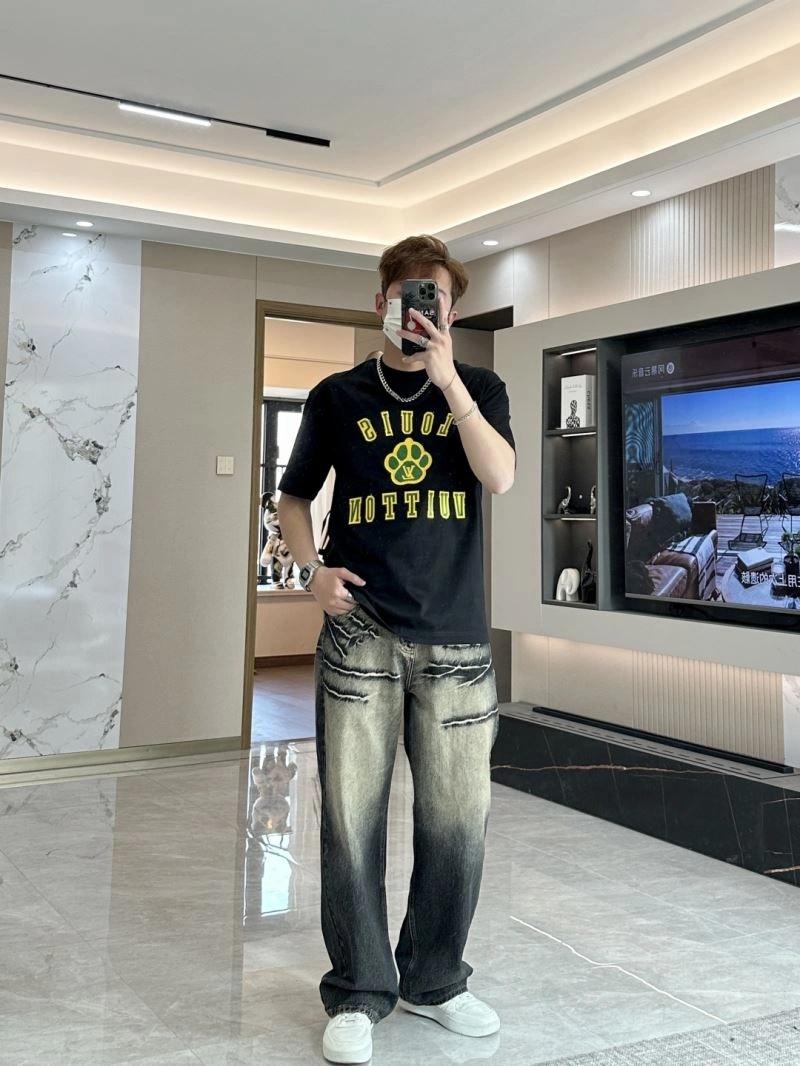 Louis Vuitton T-Shirts Sleek 135585