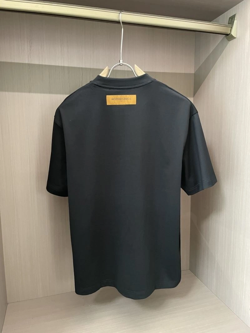 Louis Vuitton T-Shirts Sleek 135585
