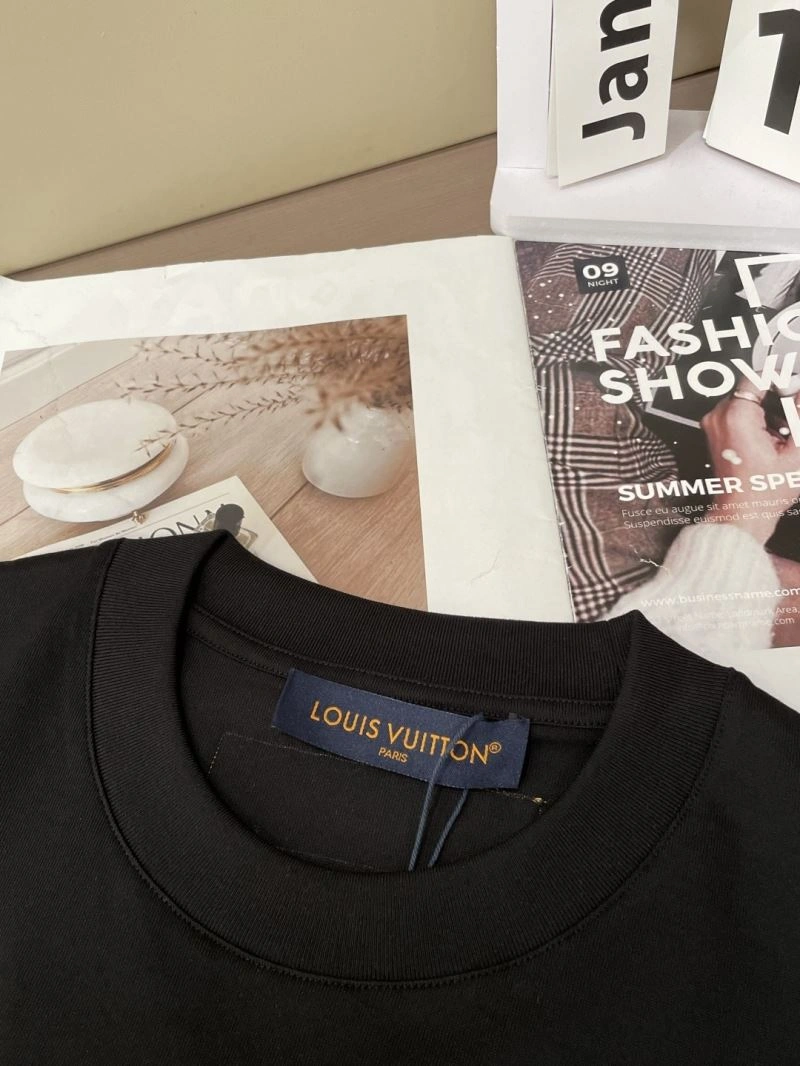 Louis Vuitton T-Shirts Sleek 135585
