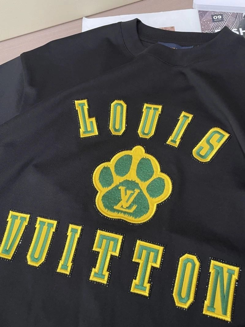 Louis Vuitton T-Shirts Sleek 135585