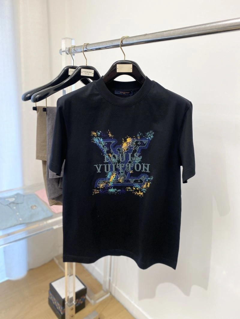 Modern Louis Vuitton T-Shirts 135555