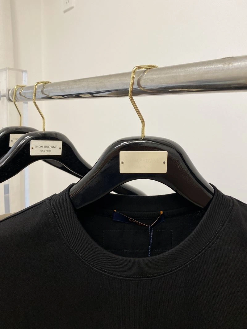 Timeless Louis Vuitton T-Shirts 135573