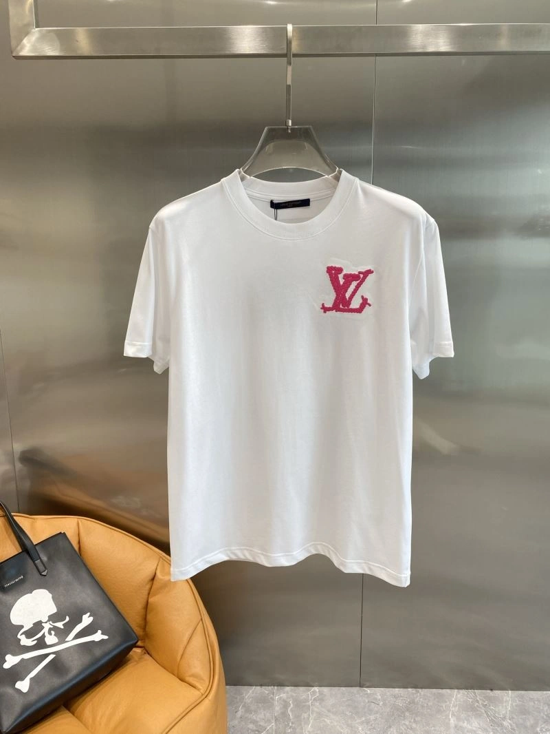 Functional Louis Vuitton T-Shirts 135565