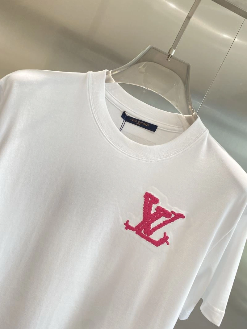 Functional Louis Vuitton T-Shirts 135565