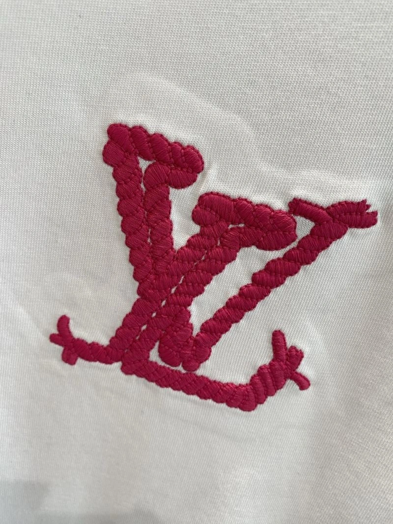 Functional Louis Vuitton T-Shirts 135565