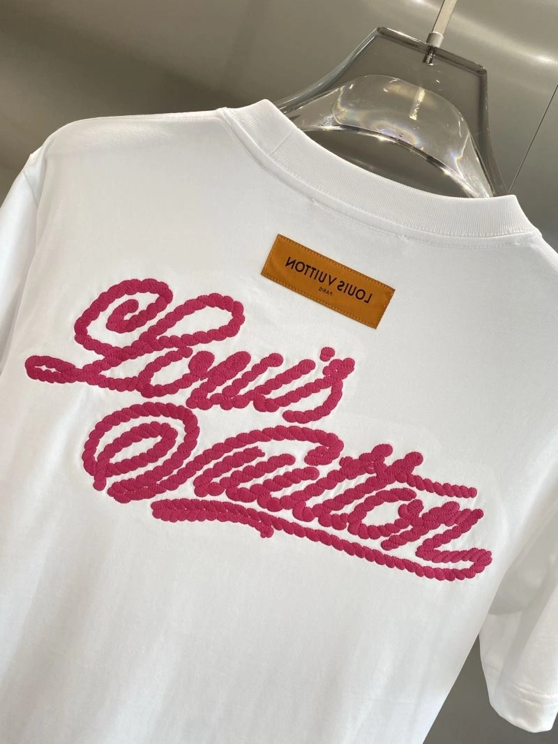 Functional Louis Vuitton T-Shirts 135565