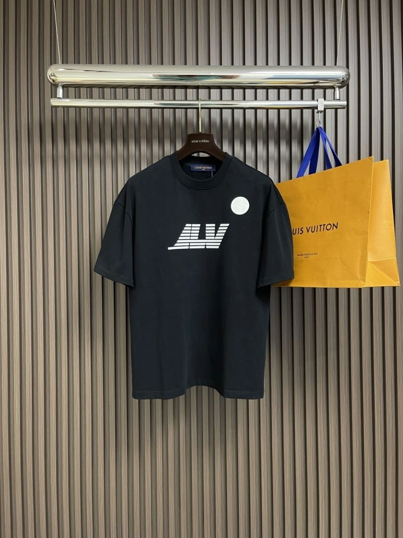 Louis Vuitton T-Shirts Casual 135556