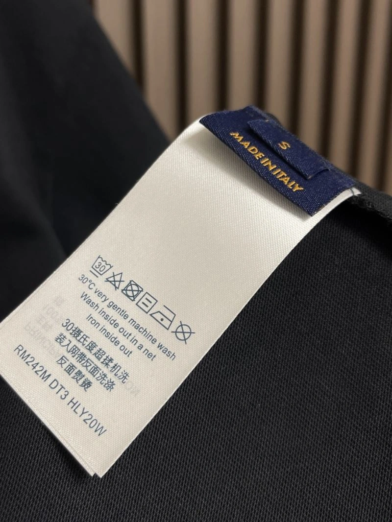 Reliable Louis Vuitton T-Shirts 135551
