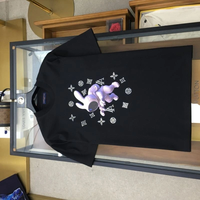 Sporty Louis Vuitton T-Shirts 135546