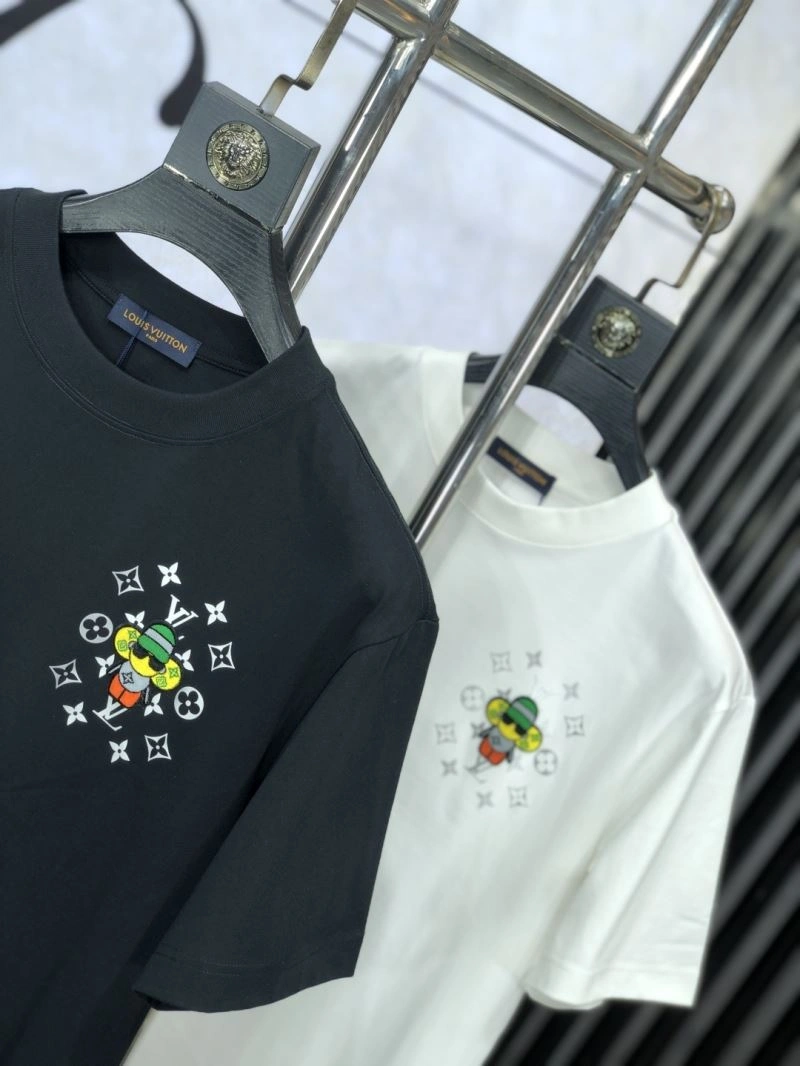 Versatile Louis Vuitton T-Shirts 135536